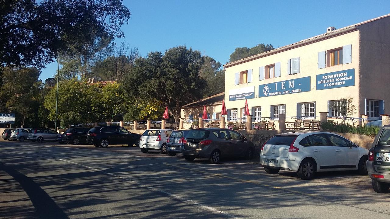 Hotel Restaurant Les 3 Chenes Fréjus Exterior foto